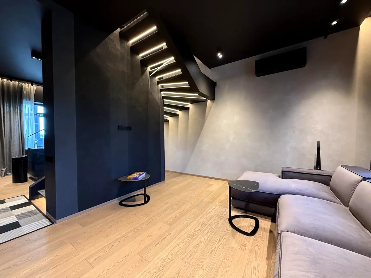 Продаж квартири 3-кімн. 136 м² 5/6 пов.