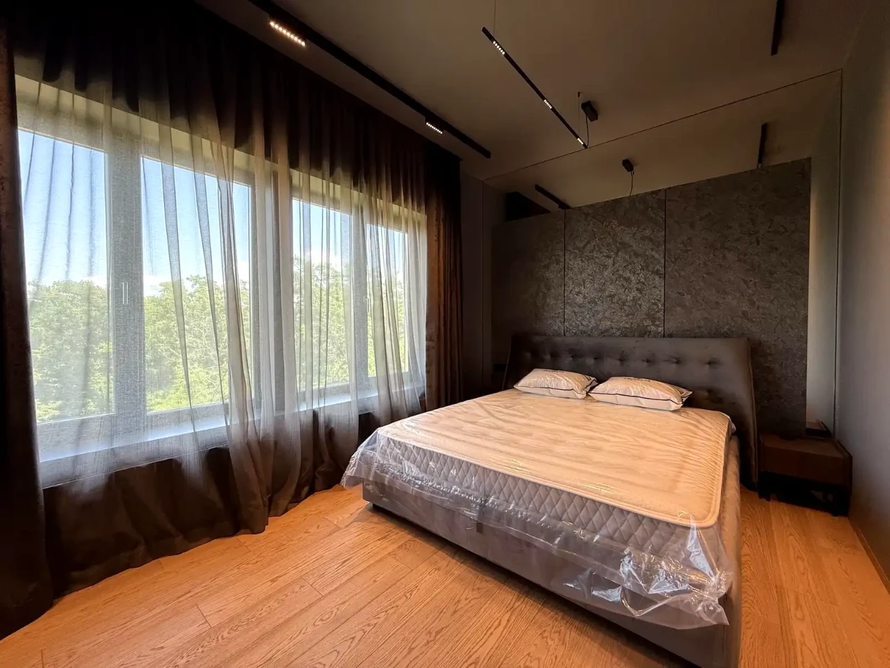 Продаж квартири 3-кімн. 136 м² 5/6 пов.