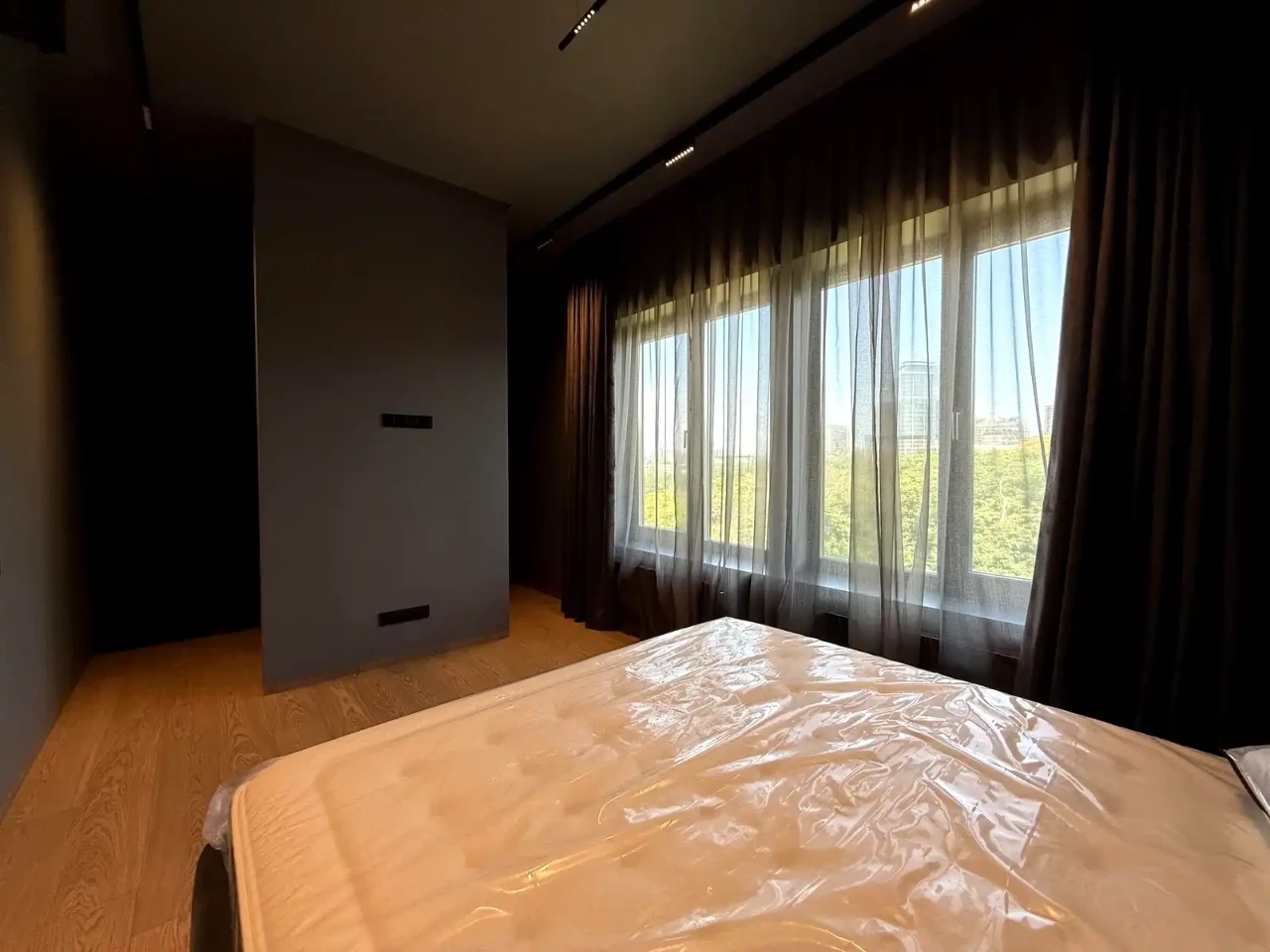 Продаж квартири 3-кімн. 136 м² 5/6 пов.