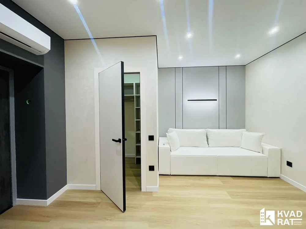 For sale, 1-bedroom apartment in the "Knyzhyn" residential complex with modern