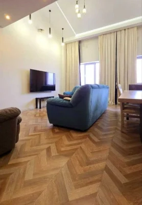 Selling a 3-room apartment of 120 sq. m in the Okolitsa SM residential complex.