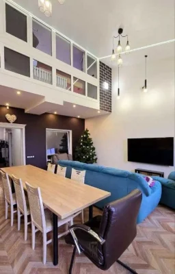 Selling a 3-room apartment of 120 sq. m in the Okolitsa SM residential complex.