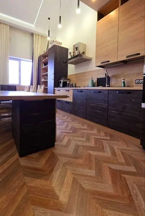 Selling a 3-room apartment of 120 sq. m in the Okolitsa SM residential complex.
