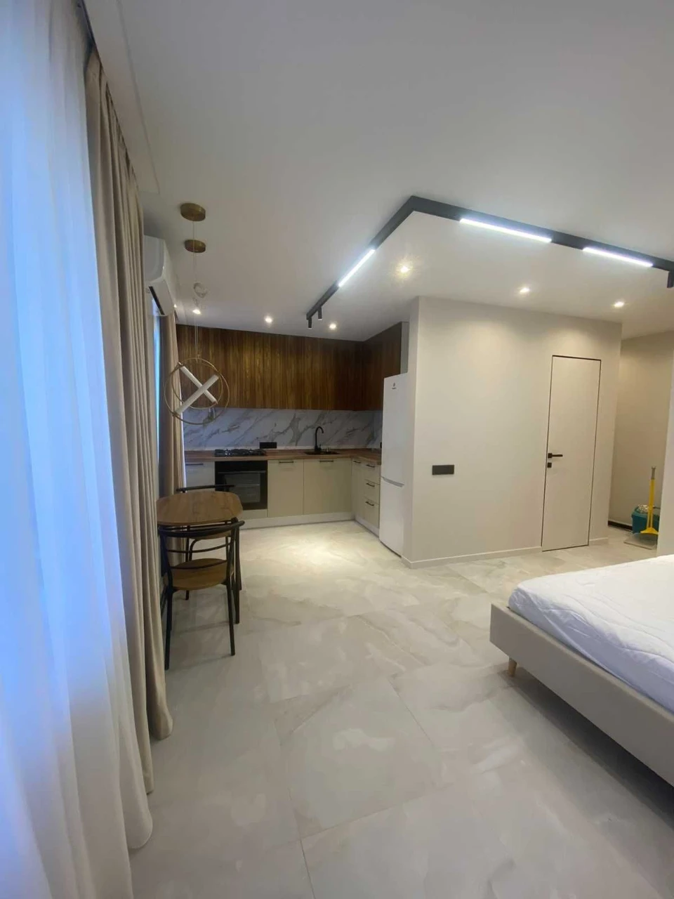 Продажа стильной квартиры 34 м² с дизайнерским ремонтом, Сол