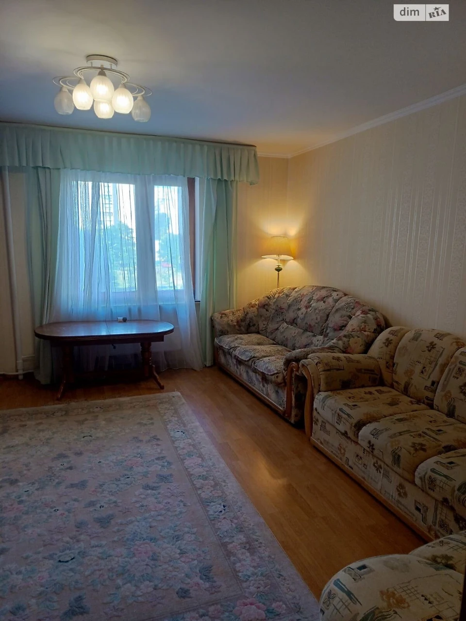 Apartment for Sale, Poczynki