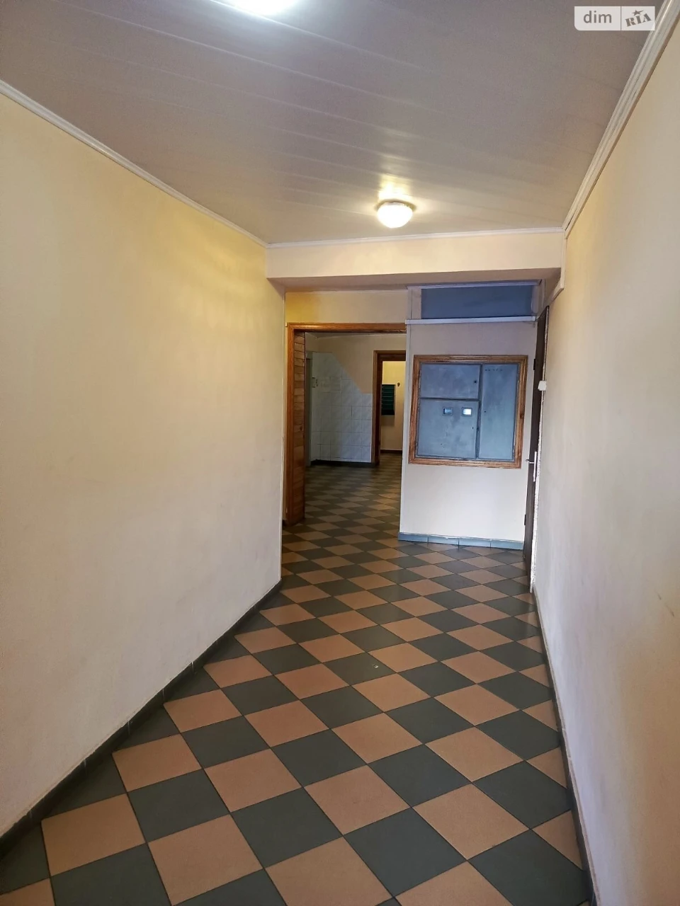 Apartment for Sale, Poczynki