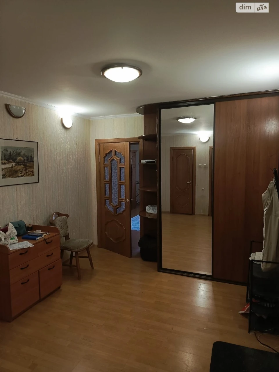 Apartment for Sale, Poczynki