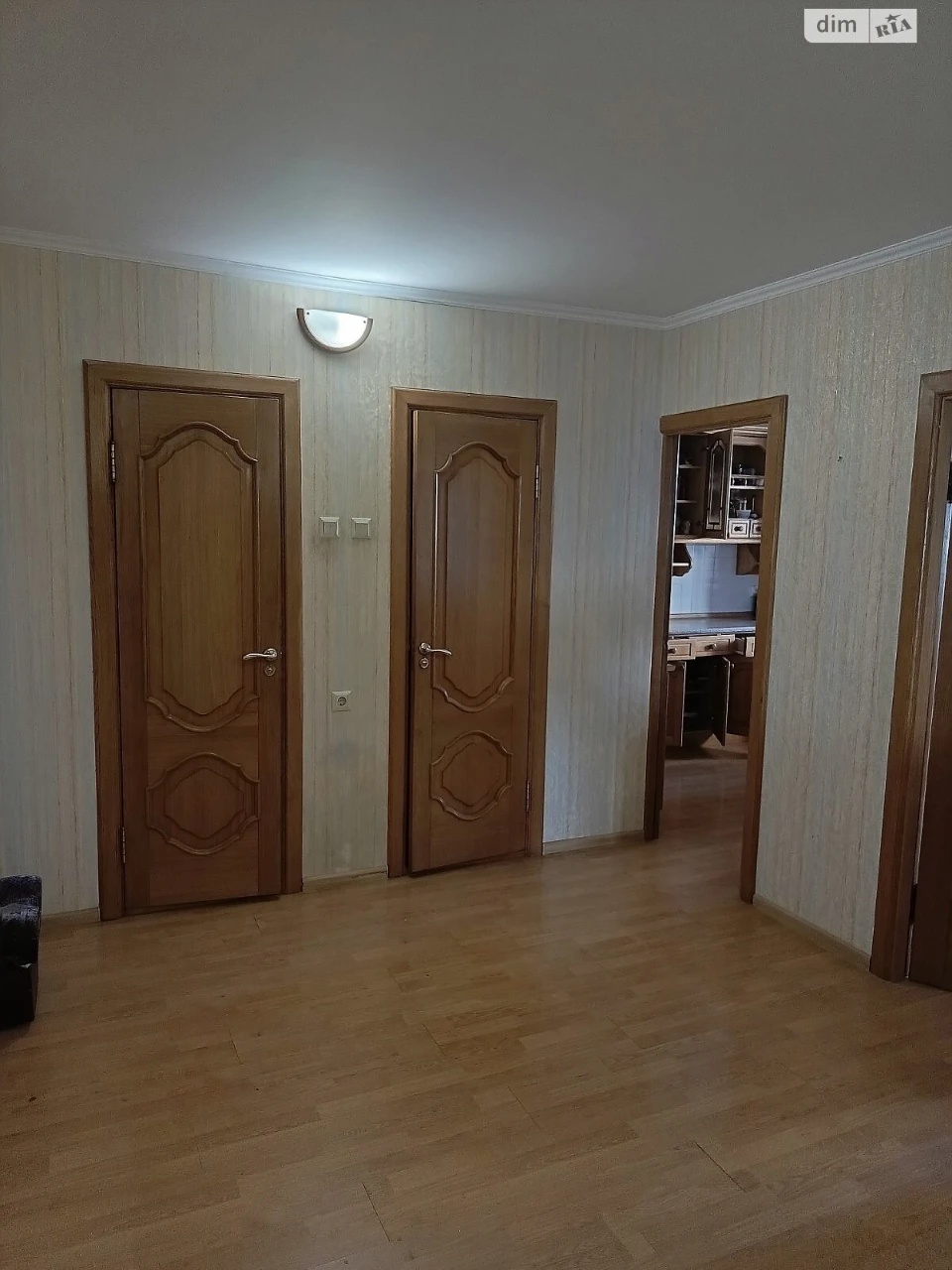 Apartment for Sale, Poczynki