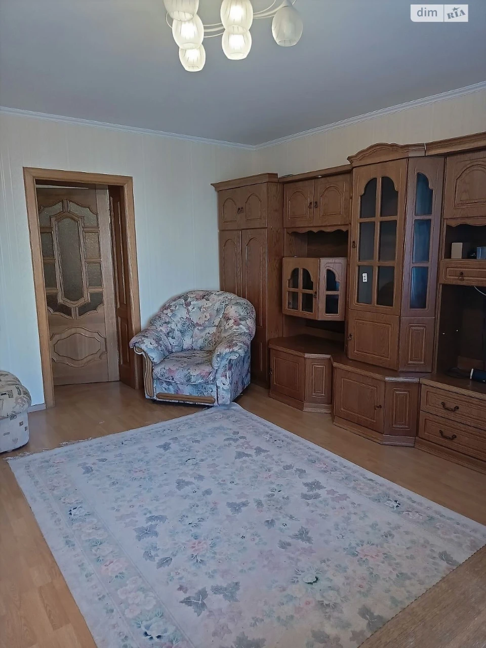 Apartment for Sale, Poczynki