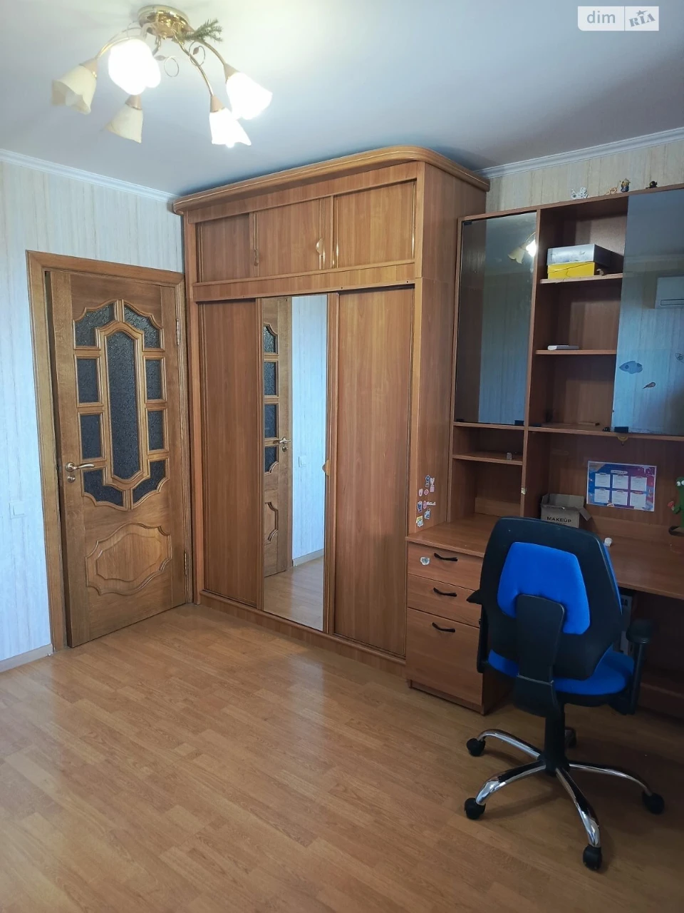 Apartment for Sale, Poczynki