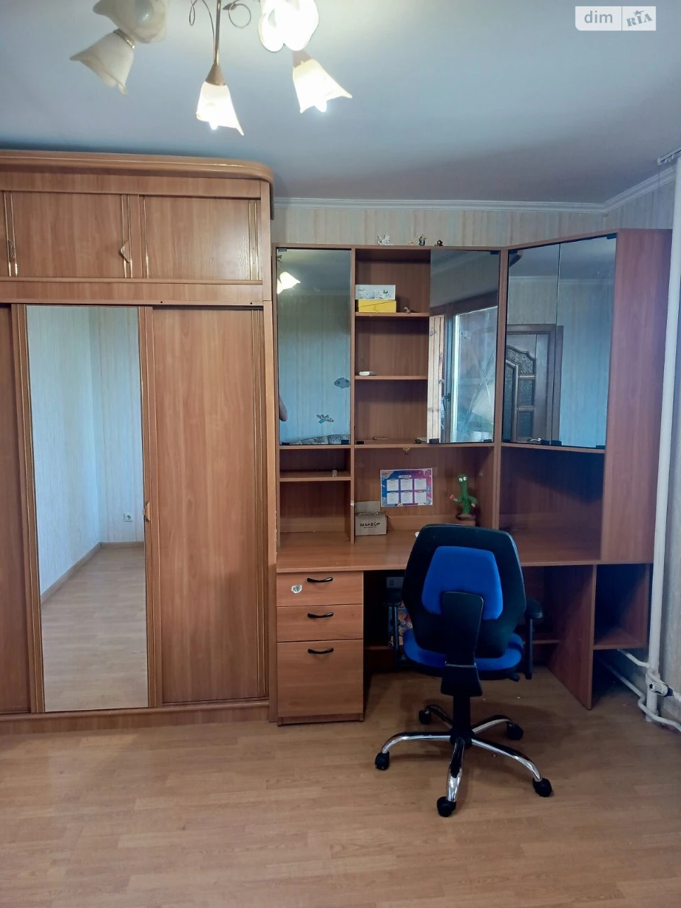 Apartment for Sale, Poczynki