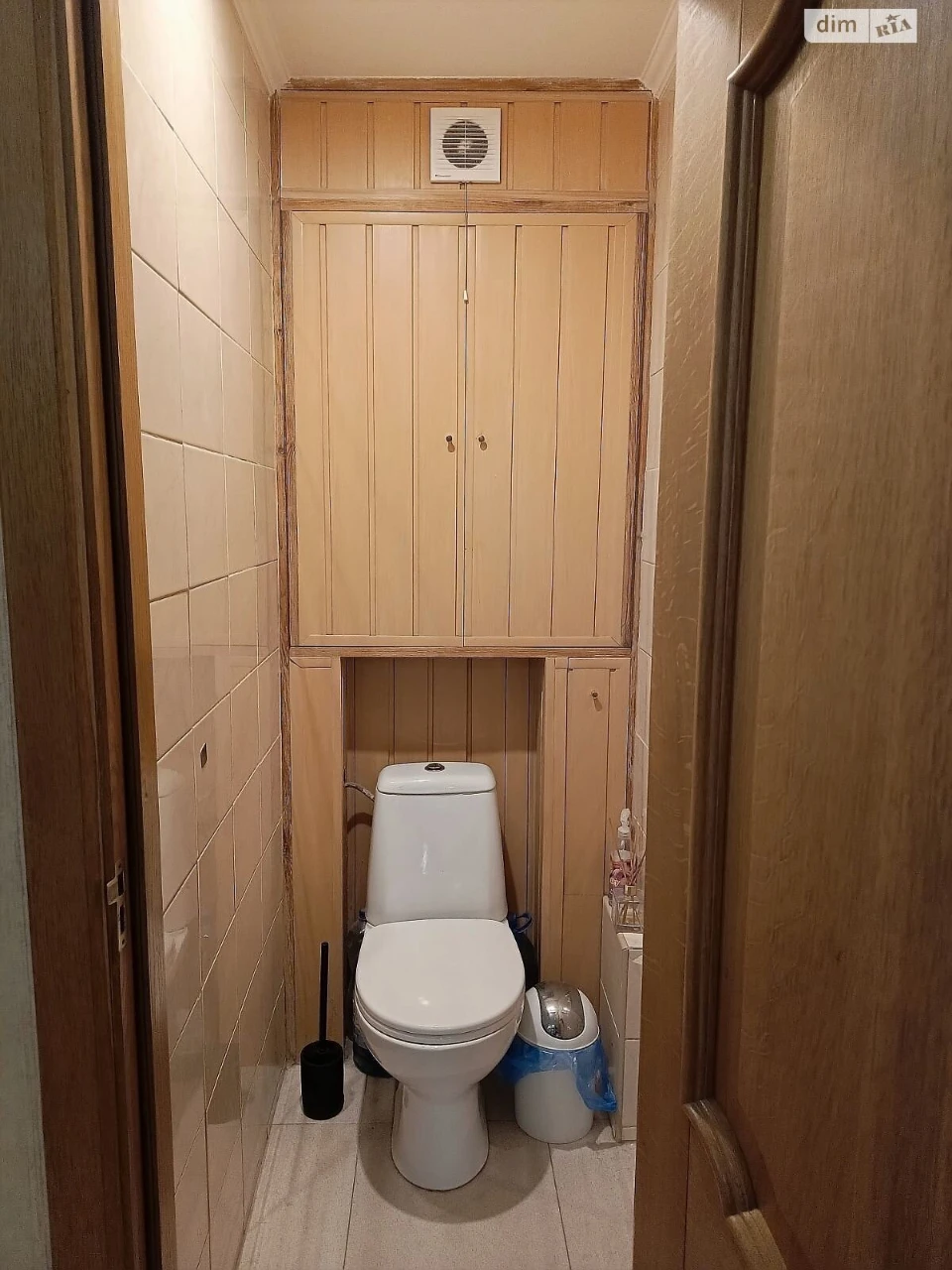 Apartment for Sale, Poczynki