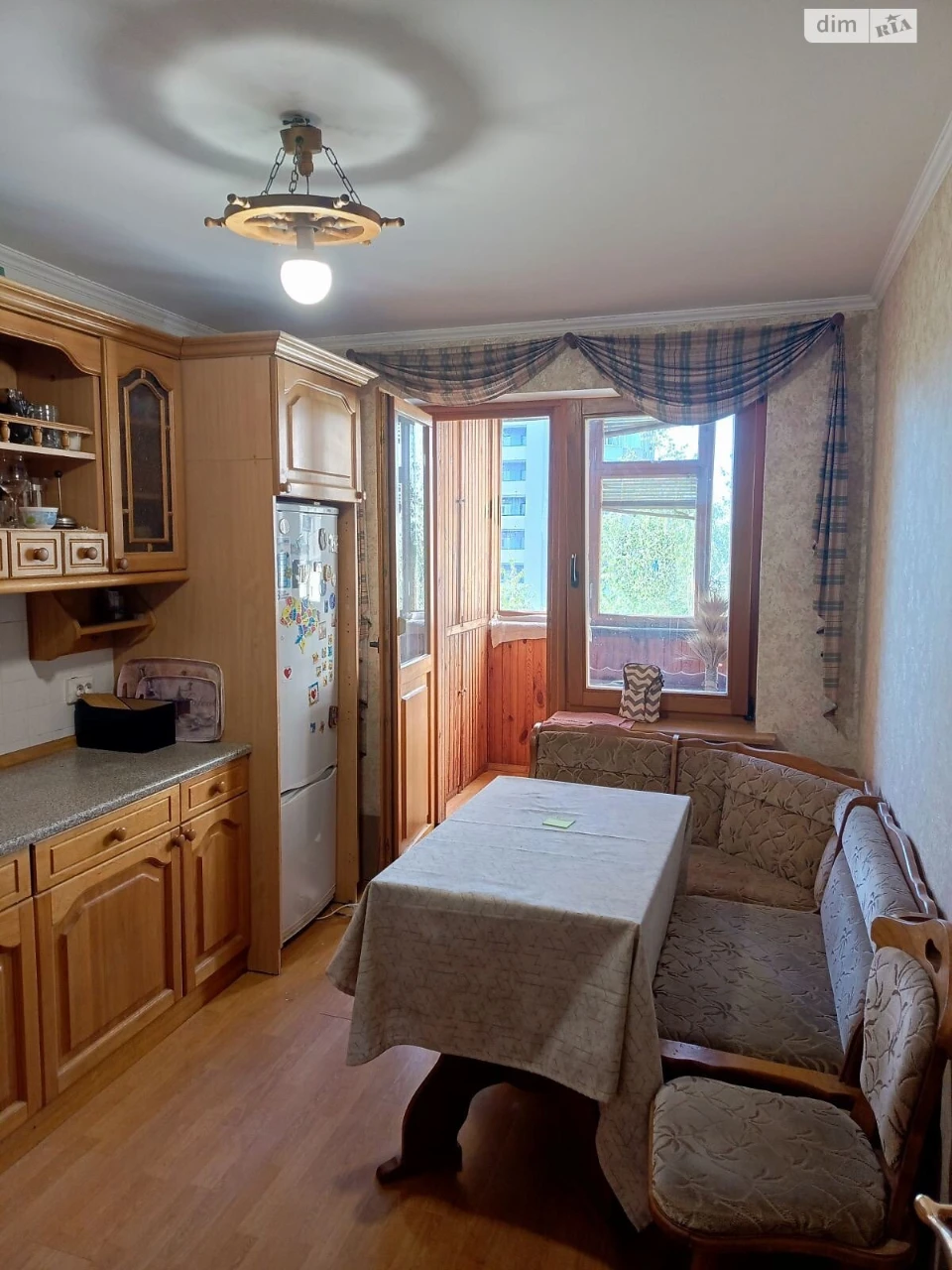 Apartment for Sale, Poczynki