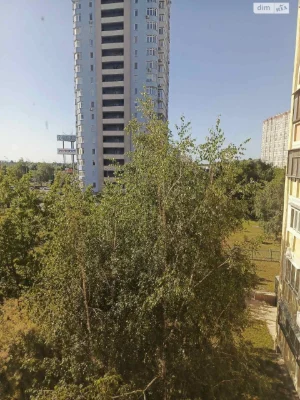 Apartment for Sale, Poczynki