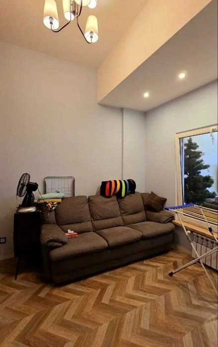 Selling a 3-room apartment of 120 sq. m in the Okolitsa SM residential complex.