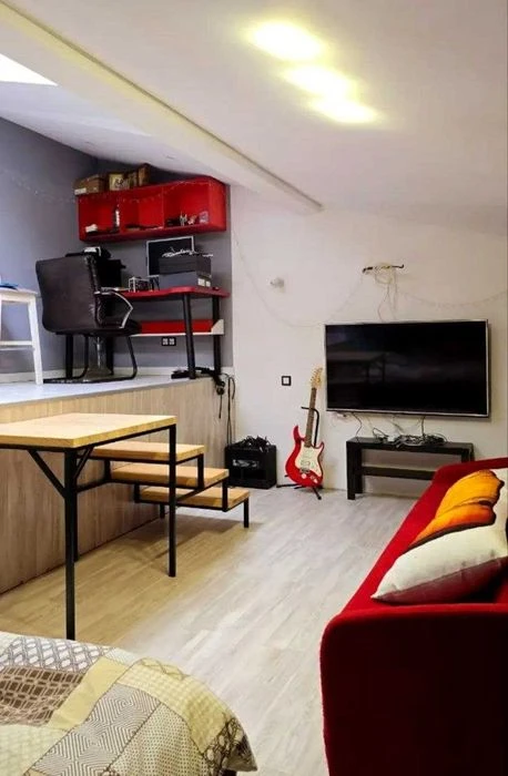 Selling a 3-room apartment of 120 sq. m in the Okolitsa SM residential complex.