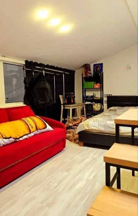Selling a 3-room apartment of 120 sq. m in the Okolitsa SM residential complex.