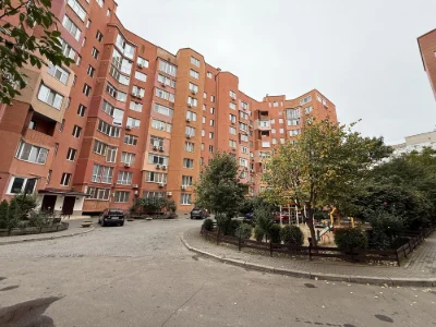 Three-bedroom apartment in Soliany, near Magelan. 6