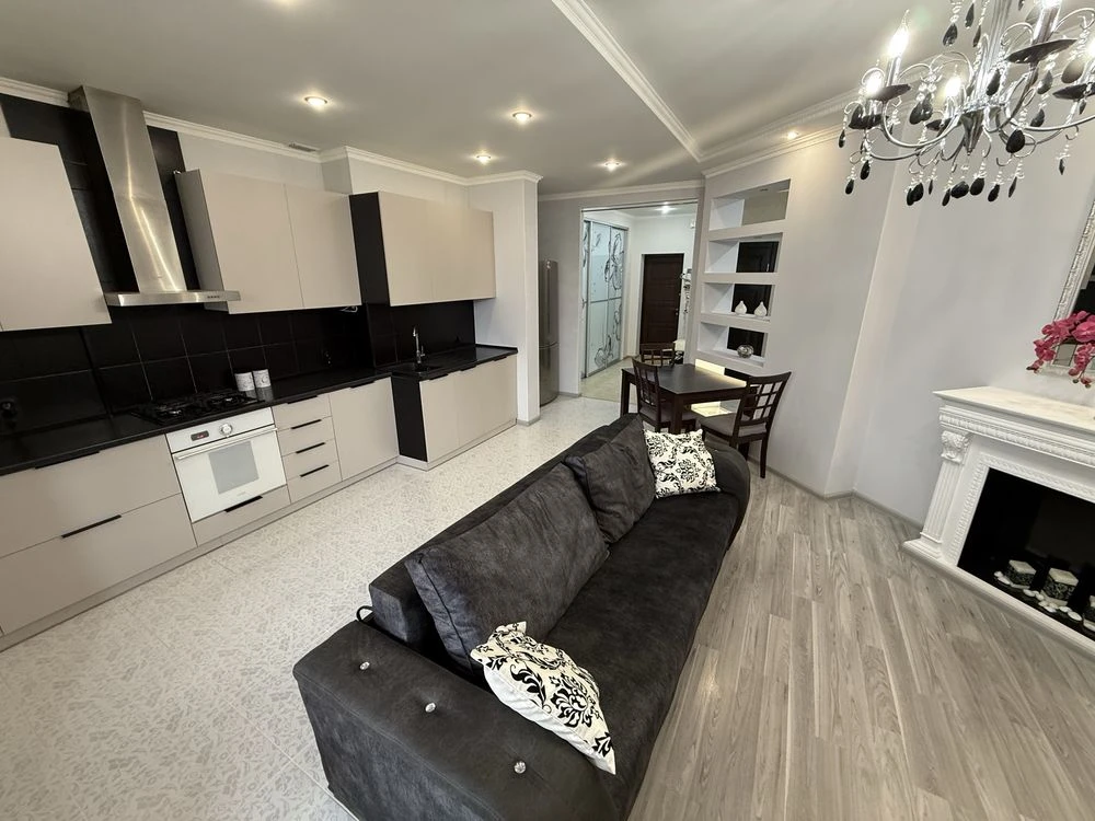 Three-bedroom apartment in Soliany, near Magelan. 6