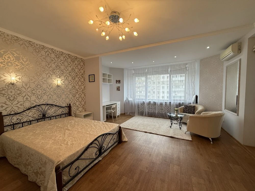 Three-bedroom apartment in Soliany, near Magelan. 6