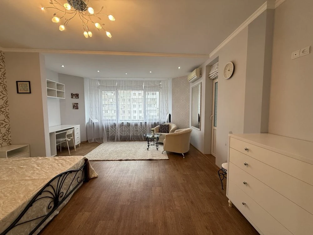 Three-bedroom apartment in Soliany, near Magelan. 6