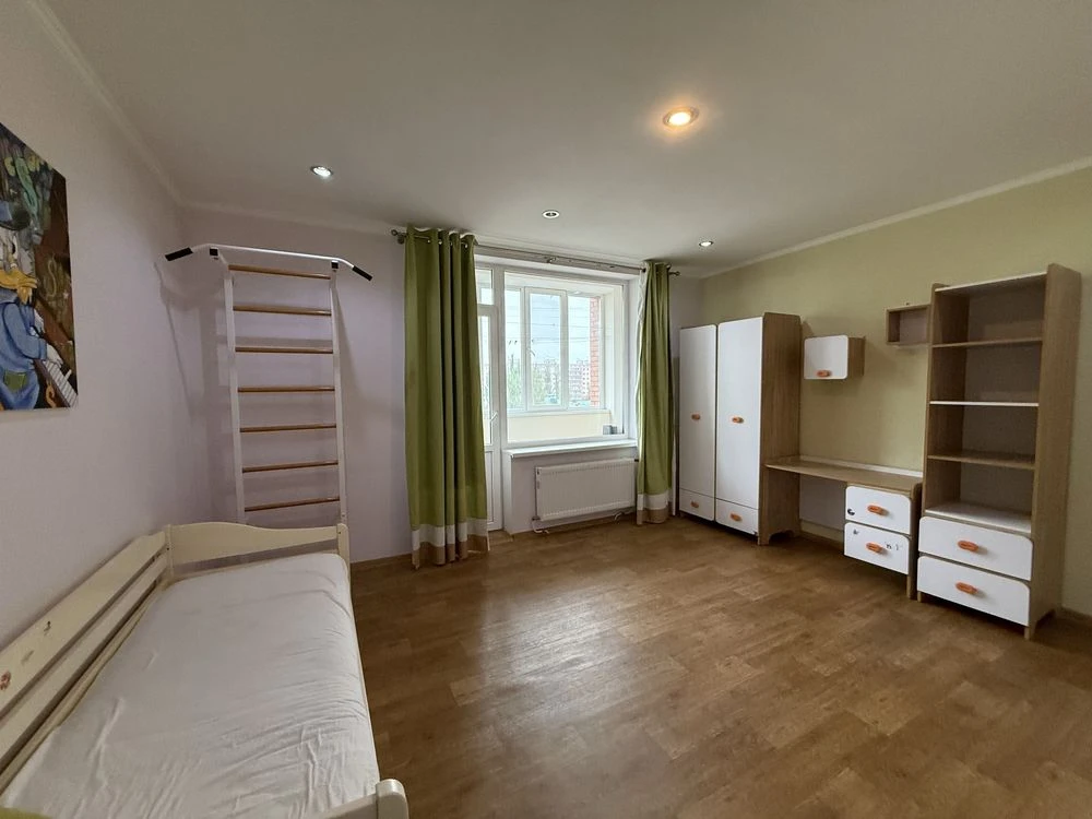 Three-bedroom apartment in Soliany, near Magelan. 6