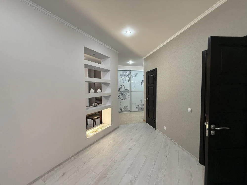 Three-bedroom apartment in Soliany, near Magelan. 6