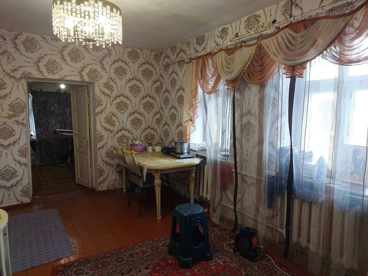 Продаж частки будинку на Ленселищі з необхідними документами
