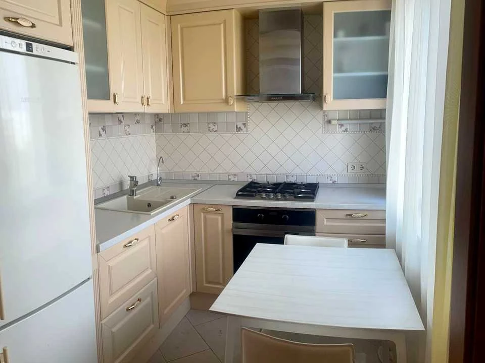 Apartment. 1st Zолочівський Street.