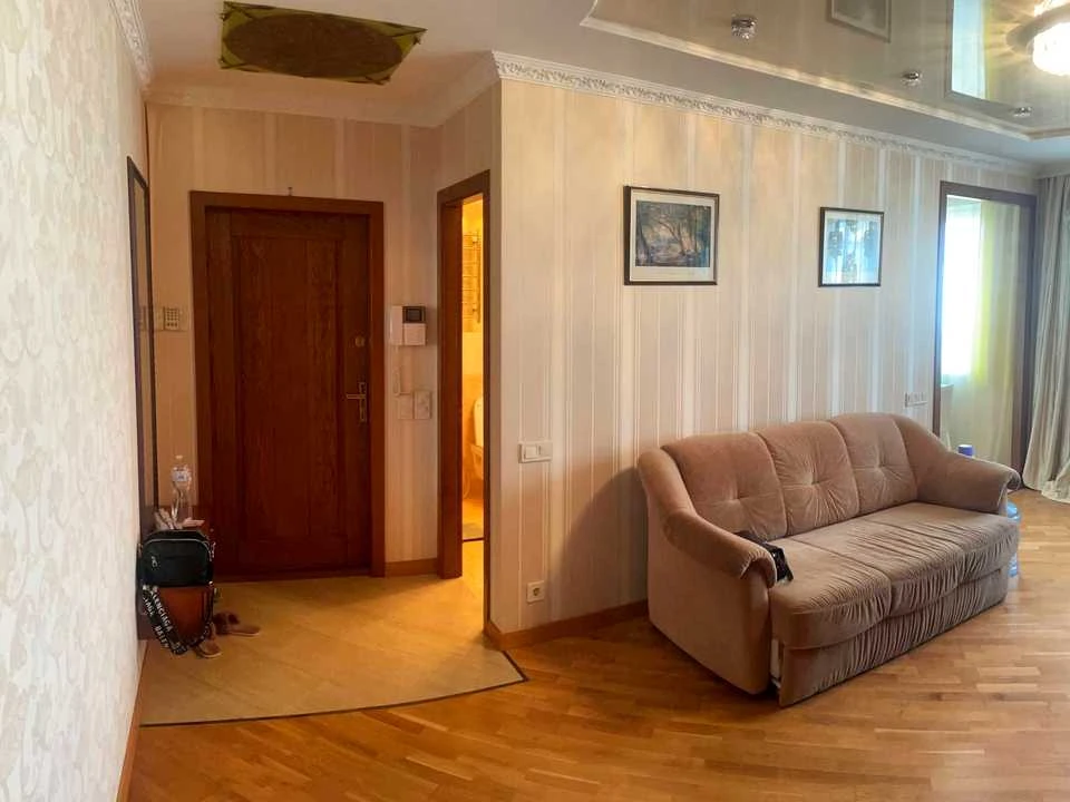 Apartment. 1st Zолочівський Street.