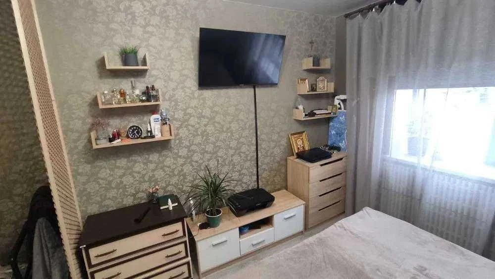 Продається 2-кімнатна квартира, 2/9 поверх, ремонт, газ | метро "Київська" | Найкраща