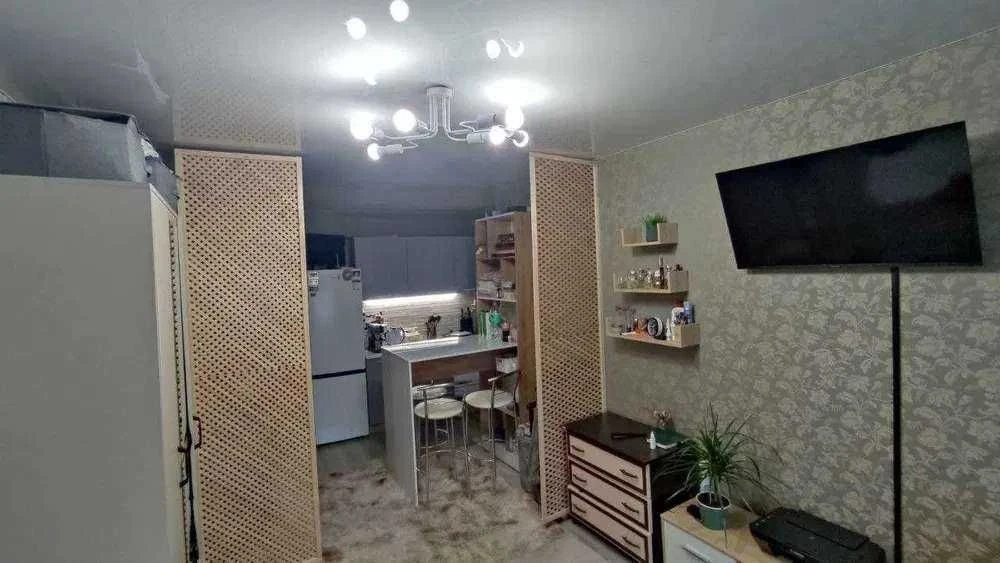 Продається 2-кімнатна квартира, 2/9 поверх, ремонт, газ | метро "Київська" | Найкраща