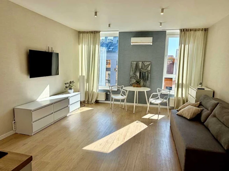 Apartment. Prospekt Sobornosti, Kyiv