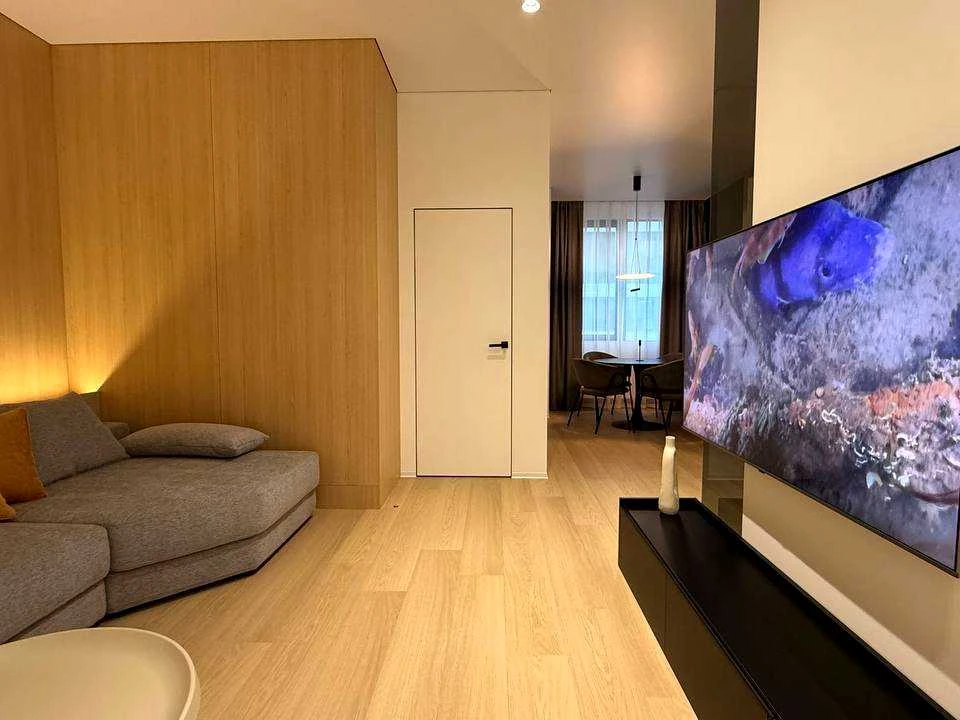 Apartment. Dnipro, Naberezhna Pereomohy st.