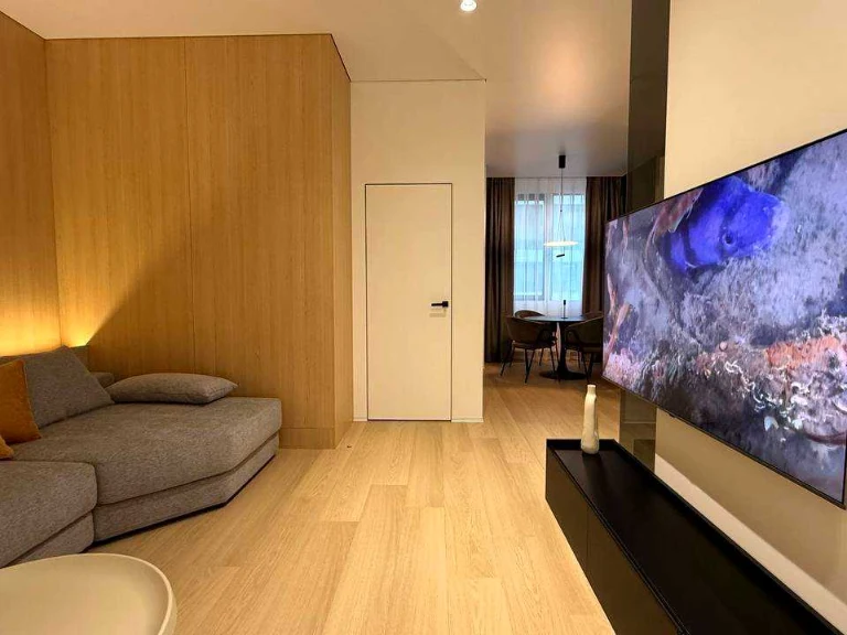 Apartment. Dnipro, Naberezhna Pereomohy st.