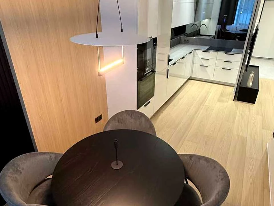 Apartment. Dnipro, Naberezhna Pereomohy st.