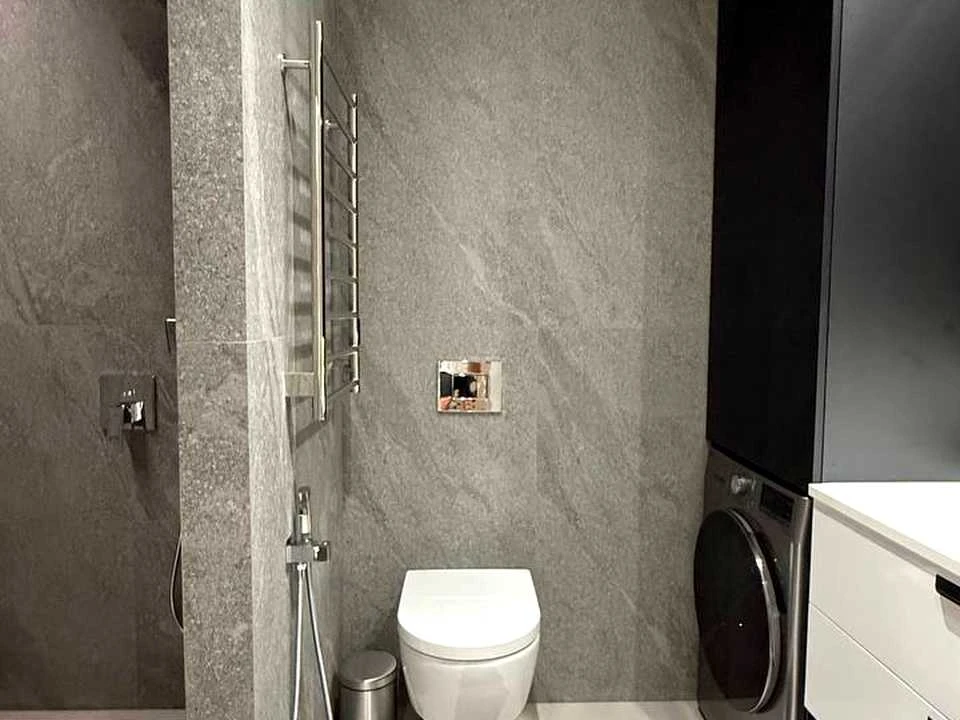 Apartment. Dnipro, Naberezhna Pereomohy st.