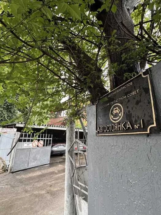 Продам місце на автостоянці на 5 ст В.Фонтана
