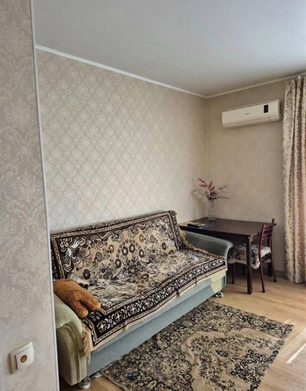 For sale: 2-room apartment. Stalin apartment. University Street