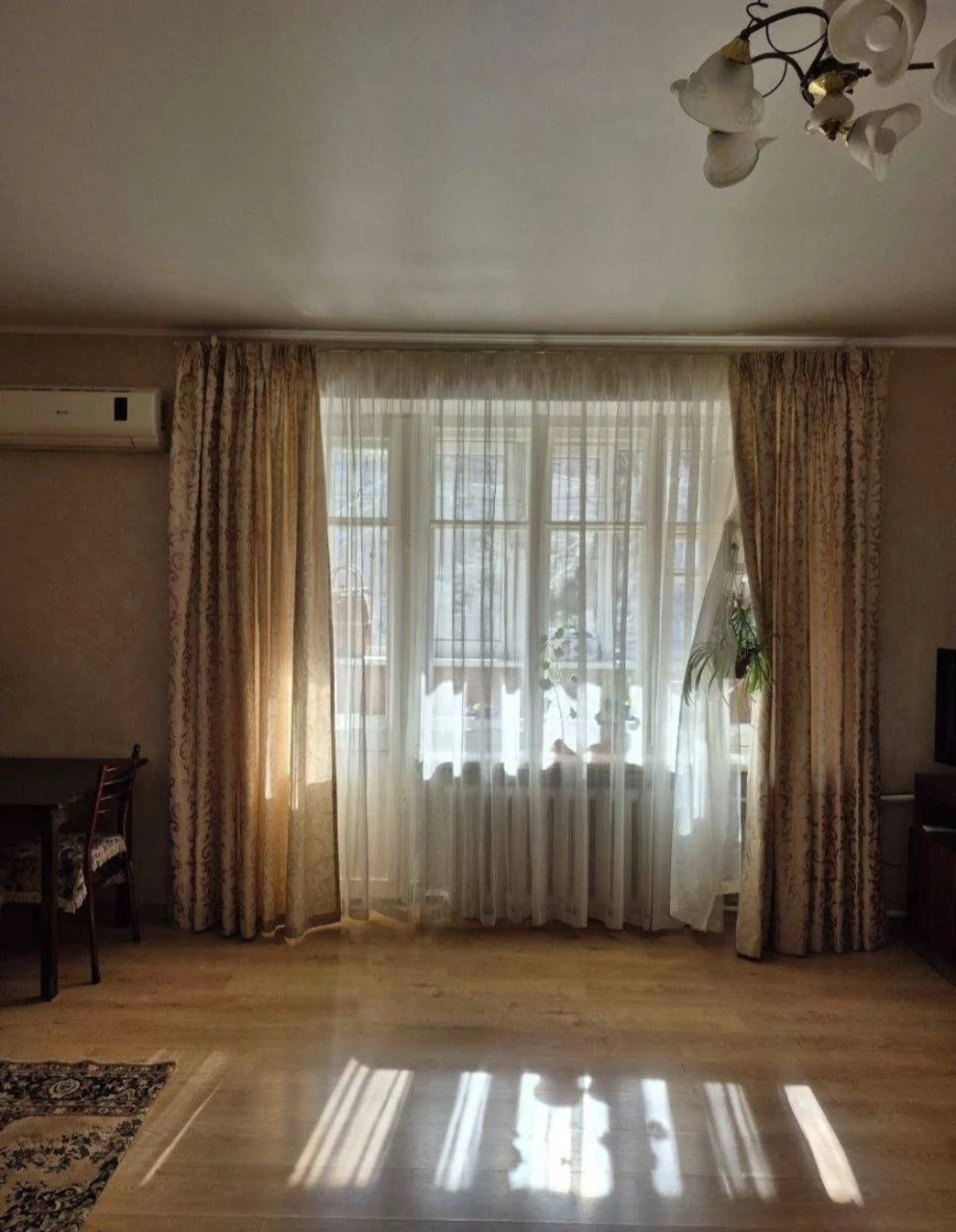 For sale: 2-room apartment. Stalin apartment. University Street