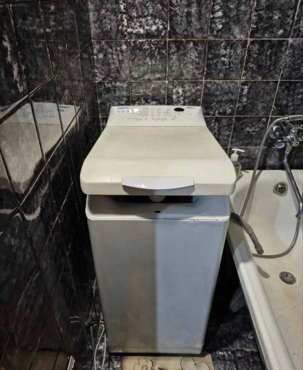 For sale: 2-room apartment. Stalin apartment. University Street