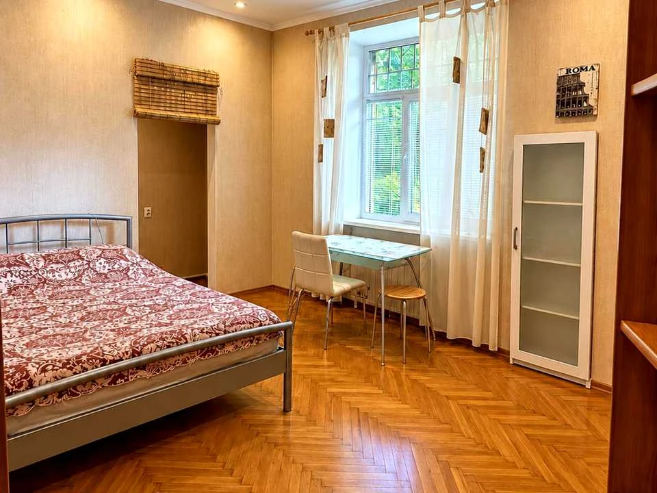 Квартира. Київ, вулиця Павла Глазового