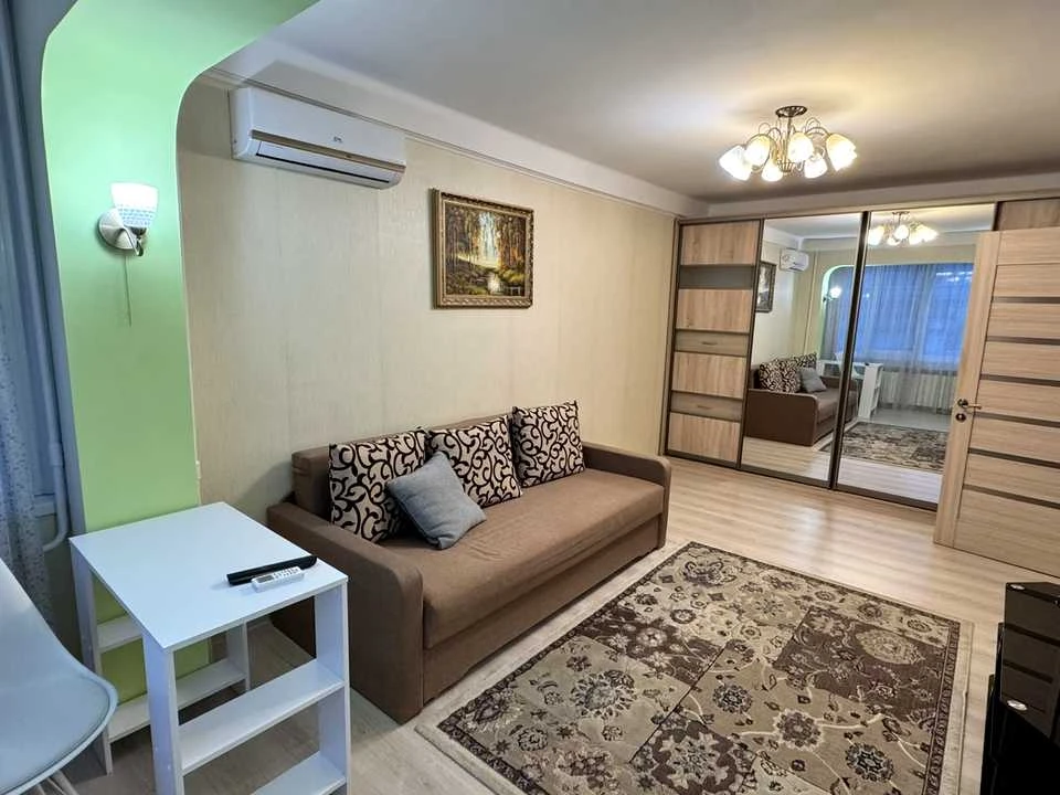 Apartment. Obolonsky Prospect.