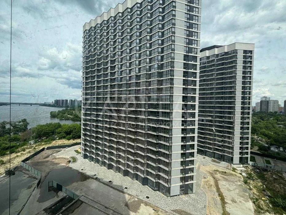 Sale of a unique apartment of 93 m² in a new residential complex
