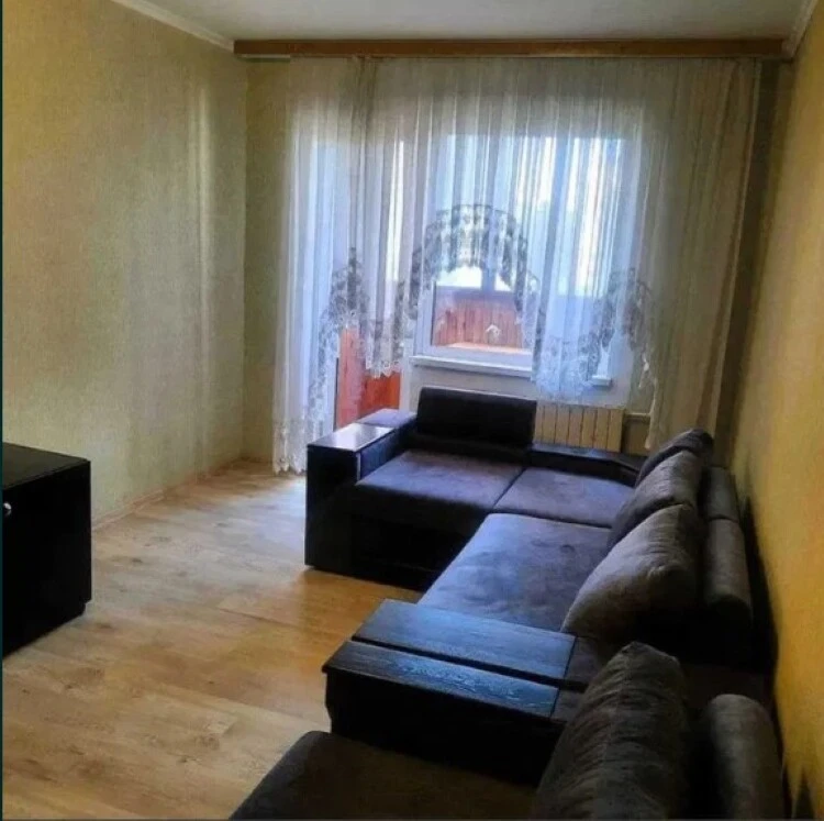 For Sale: 3-room apartment (72 sq m) in Kyiv, Darnytskyi district