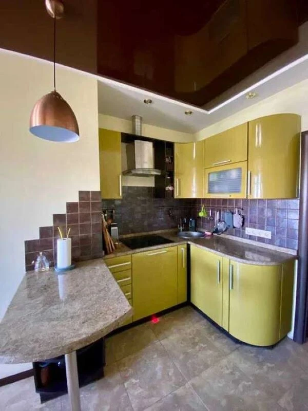 For sale a spacious four-room apartment (91 sq m) in Kyiv, Darnitsky district