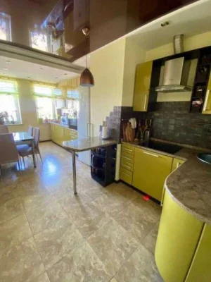 For sale a spacious four-room apartment (91 sq m) in Kyiv, Darnitsky district