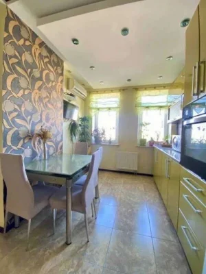 For sale a spacious four-room apartment (91 sq m) in Kyiv, Darnitsky district