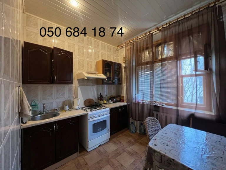 Selling a 3-room apartment (Konny Market area, Mol street)