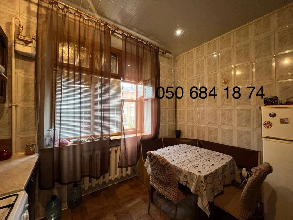 Selling a 3-room apartment (Konny Market area, Mol street)
